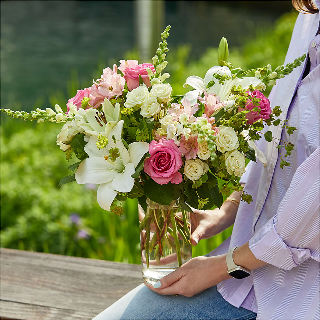 Fondly Bouquet – GEORGE'S FLOWERS, Los Angeles CA